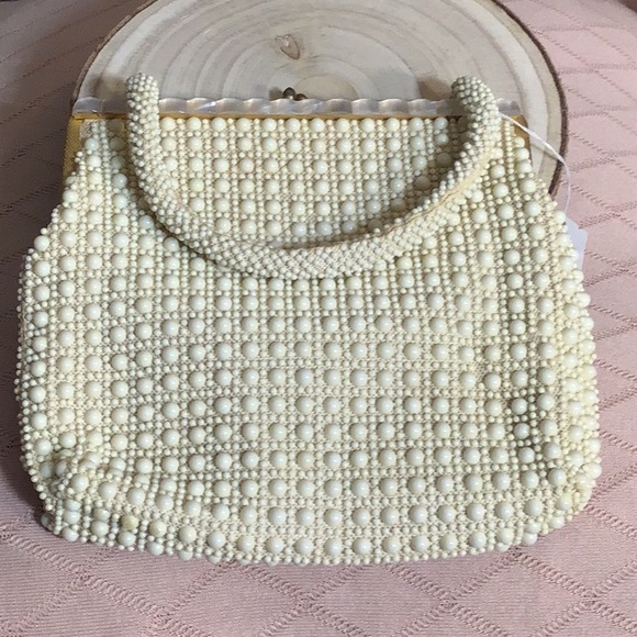 hong kong Handbags - Vintage Hong Kong 1960s cream colored beaded purse in excellent condition